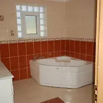 Βίλα Riverside Triplex With Garden & Pool *