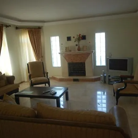 Riverside Triplex With Garden & Pool Vila Alanya