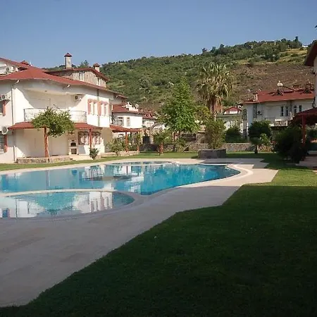 Riverside Triplex With Garden & Pool * Alanya
