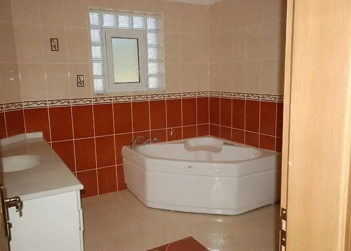 Willa Riverside Triplex With Garden & Pool *