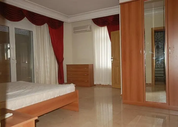 Willa Riverside Triplex With Garden & Pool