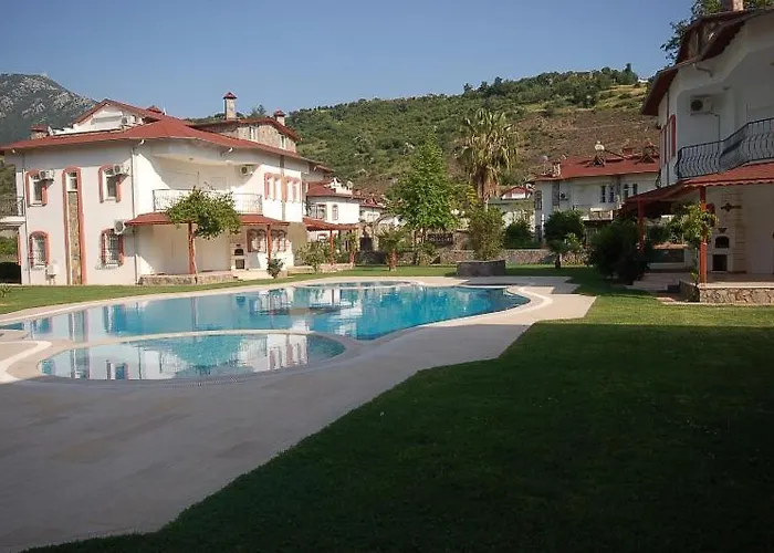 Riverside Triplex With Garden & Pool * Alanya