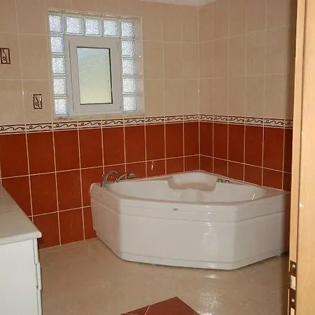 Villa Riverside Triplex With Garden & Pool *